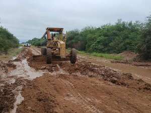 Ante falta de respuesta del Gobierno, ganaderos reparan caminos en Alto Paraguay - Noticias del Chaco - ABC Color