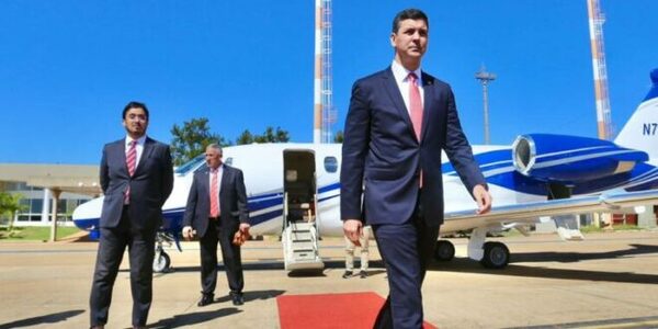 Peña inicia gira internacional con entronización del papa León XIV