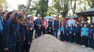 Municipalidad de Cambyretá impulsa mejoras en infraestructura educativa con construcción de baños sexados