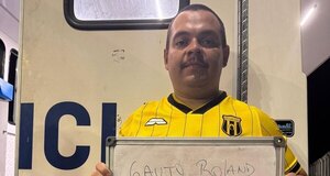 Versus / Hincha de Guaraní quedó detenido en Argentina por romper billetes