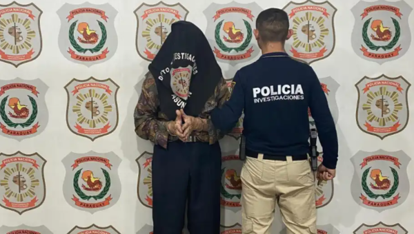 Detienen a hombre con 13 armas de fuego en su poder en Asunción