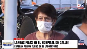 Adultos mayores forman largas filas en ayunas y bajo el sol en el Hospital de Calle’i