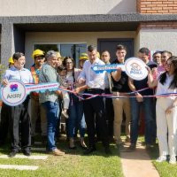 El Presidente Peña inauguró una nueva etapa de Che Róga Porã con entrega de viviendas en Luque :: Presidencia de la República del Paraguay