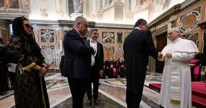 La Nación / El papa insiste en su compromiso social ante embajadores extranjeros