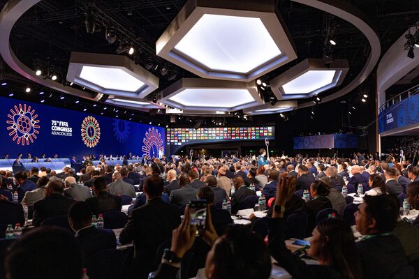 Más de 1.200 visitantes extranjeros ingresaron al país en el marco del 75° Congreso Ordinario de la FIFA - .::Agencia IP::.