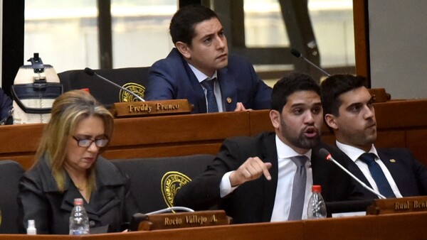 Diputados opositores consideran que CGR es utilizada para sacar a Prieto de carrera