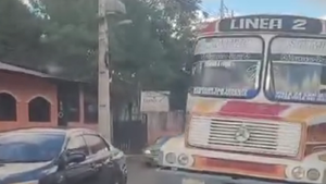 Retienen a conductor que circulaba en contramano e investigan maniobras peligrosas