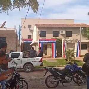 Indignación en Alberdi: Tribunal libera a policía acusado de asalto y vecinos protestan - Policiales - ABC Color