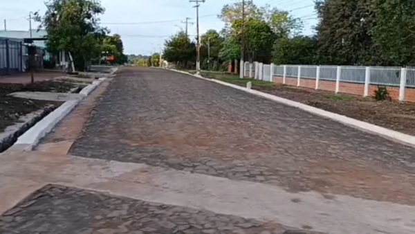MUNICIPALIDAD DE CAMBYRETÁ INICIÓ OBRAS E INAUGURÓ TRAMO EMPEDRADO