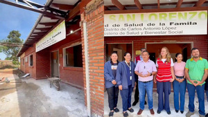 Ministra María Teresa Barán supervisa obras de salud en Carlos A. López