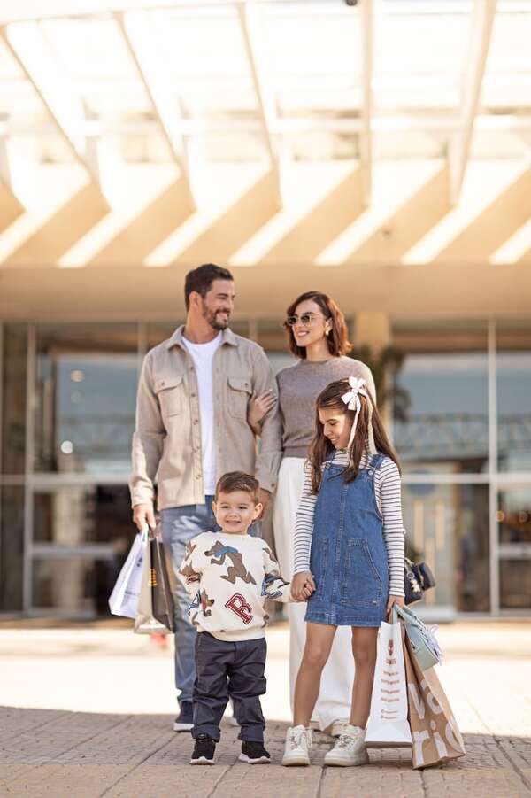 En el Shopping Mariano “Mamá y Papá lo valen todo” - Empresariales - ABC Color
