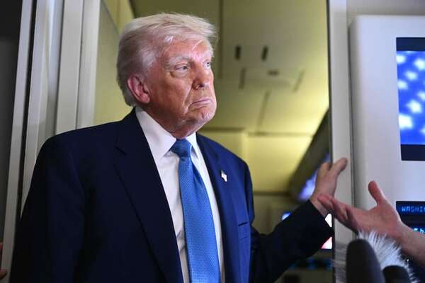 Trump ataca a la Corte Suprema por bloquear la expulsión de migrantes - Mundo - ABC Color