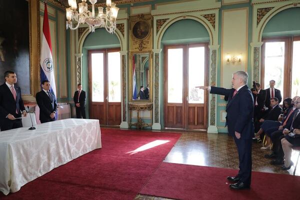 Peña tomó juramento al nuevo embajador ante Colombia - Política - ABC Color