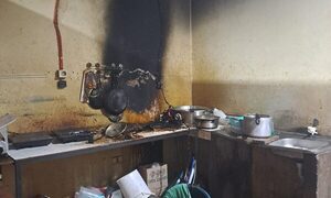 Mujer terminó con quemaduras tras intentar apagar incendio de freidora
