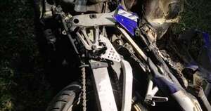 La Nación / En Coronel Oviedo, tres personas que iban en moto fallecieron tras ser atropellados por un camión