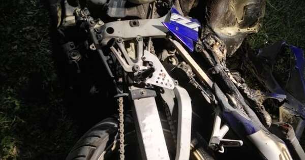 La Nación / En Coronel Oviedo, tres personas que iban en moto fallecieron tras ser atropellados por un camión