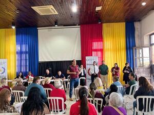 Entrega de tarjetas de débito a adultos mayores en Encarnación