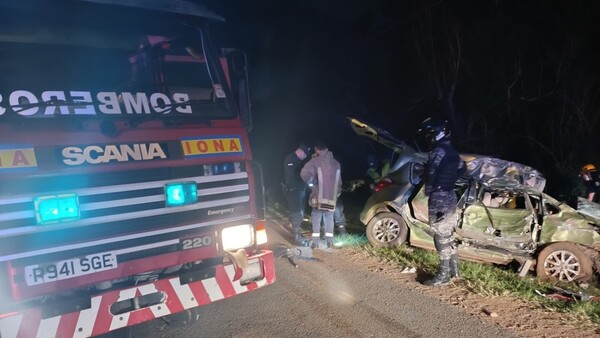 Violento choque entre camión y vehículo de plataforma deja una joven fallecida en Villeta