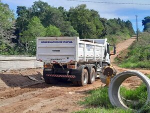 Mejoran caminos vecinales en distritos de Itapúa