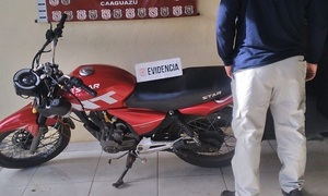 Recuperan motocicleta denunciada como hurtada en el barrio San Miguel de Coronel Oviedo - OviedoPress