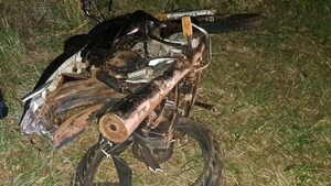 Tres hombres a bordo de una moto mueren arrollados por un camión en Coronel Oviedo