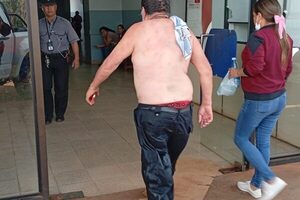 Se tiró a piscina para huir de ataque de abejas