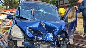 Muere ocupante de automóvil al huir de control de la PMT en Fernando de la Mora