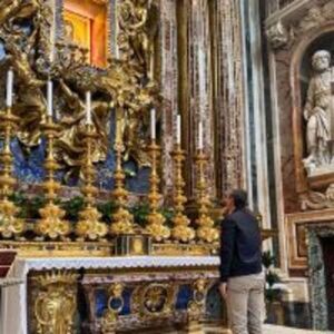 El presidente Peña visitó la Basílica de Santa María la Mayor y rindió homenaje al Papa Francisco :: Presidencia de la República del Paraguay