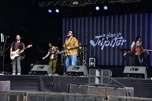 El Puerto ya empezó a vibrar con acordes del rock regional - Música - ABC Color