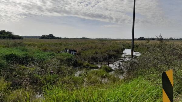 Vuelco en la ruta PY19 deja dos fallecidos y tres heridos - Policiales - ABC Color