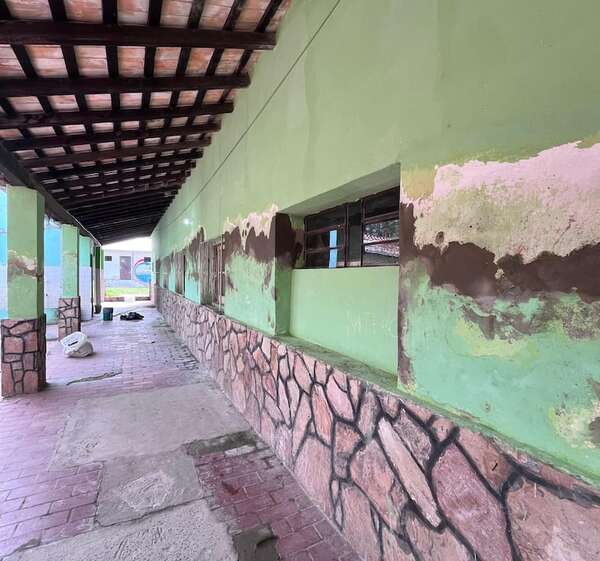 Escuela de Ypacaraí en estado crítico: padres claman ayuda y organización juvenil responde - Nacionales - ABC Color