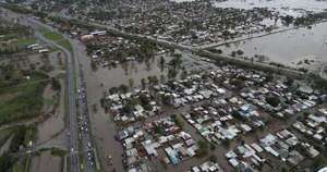 La Nación / Reportan más de 2.000 personas evacuadas tras temporal en Argentina