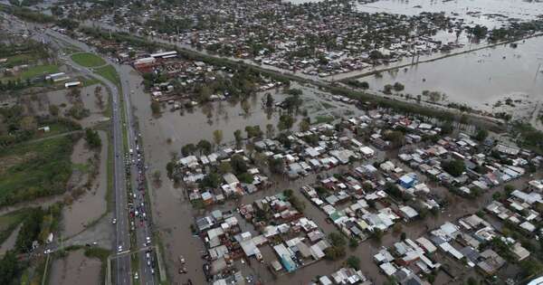 La Nación / Reportan más de 2.000 personas evacuadas tras temporal en Argentina