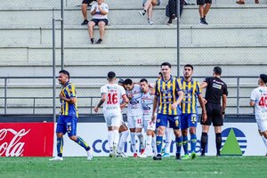 Versus / Nacional castigó duro a Luqueño en Barrio Obrero