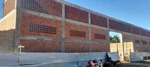 En Guarambaré avanza construcción de un polideportivo municipal - La Tribuna
