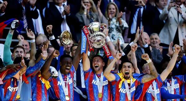 Crystal Palace se alza un histórico título - Fútbol Internacional - ABC Color