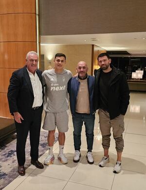 Alfaro presenció la final de FA Cup y visitó a Ramón Sosa  - Selección Paraguaya - ABC Color