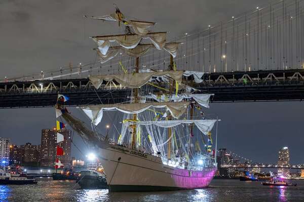 Nueva York: 23 heridos al chocar buque mexicano con puente de Brooklyn - Mundo - ABC Color