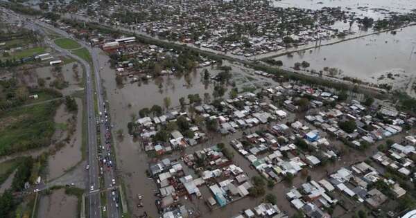 La Nación / Miles de evacuados por intensas lluvias