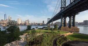 La Nación / Un buque escuela mexicano con 200 personas a bordo choca contra el Puente de Brooklyn