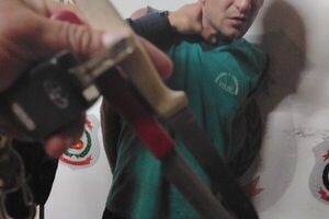 Adicto agredió a su concubina e intentó golpear a policías