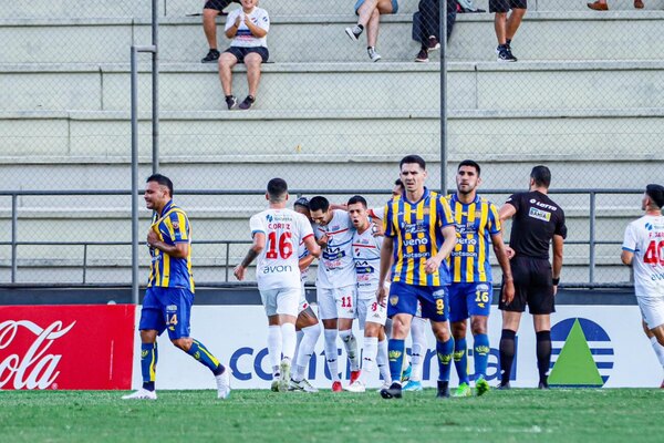 Versus / ¡Está de vuelta! Sin tiempo que perder, Luqueño presentó a su nuevo DT