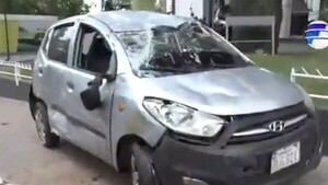 Conductor de Bolt vuelca tras chocar contra otro vehículo que huyó en Asunción