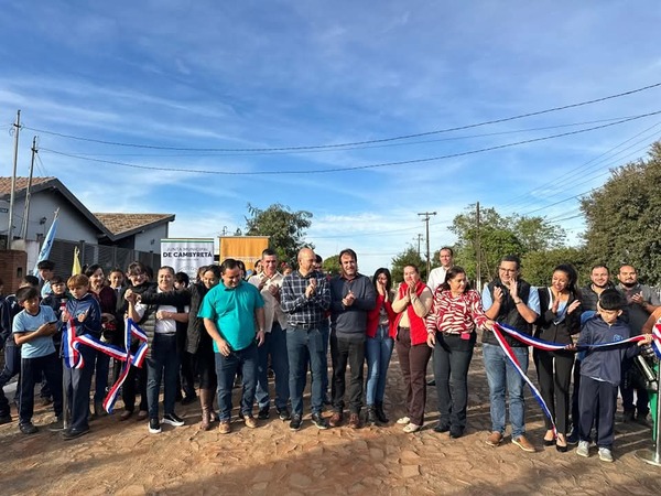 INAUGURAN NUEVO EMPEDRADO EN EL BARRIO FLORIDA DE ARROYO PORÃ