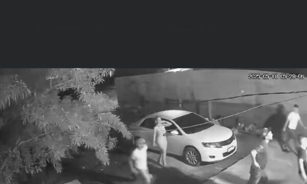 (VIDEO)Pidió a sus vecinos parar con la música y respondieron a tiros