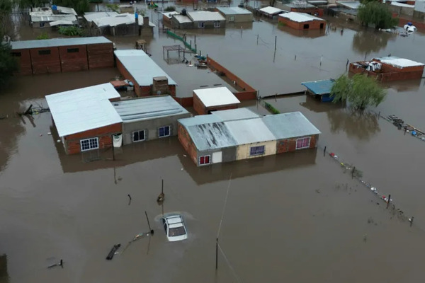 Más de 7.500 evacuados por intensas lluvias en Argentina - .::Agencia IP::.