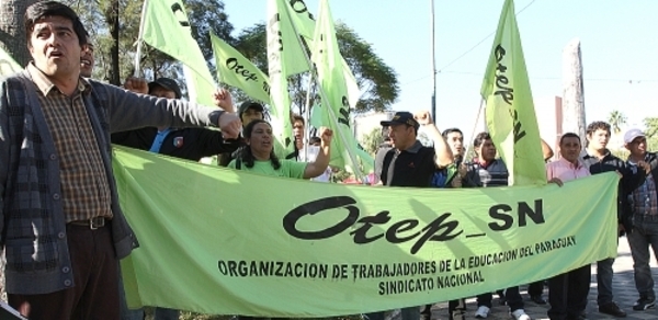 Docentes anuncian movilización nacional por sobrecarga laboral