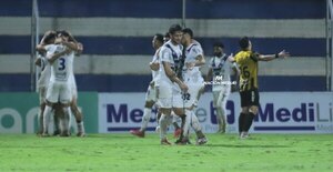 Versus / Ameliano destroza a Guaraní