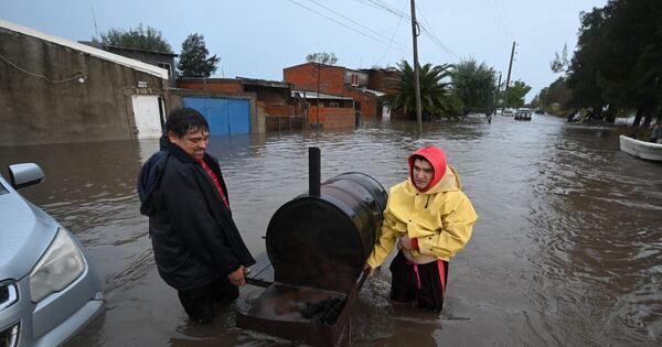 La Nación / Argentina: un muerto, tres desaparecidos y casi 2.000 evacuados por inundaciones