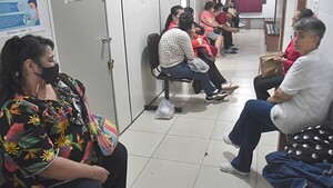 Denuncian larga espera para cita de consulta nocturna en Lambaré